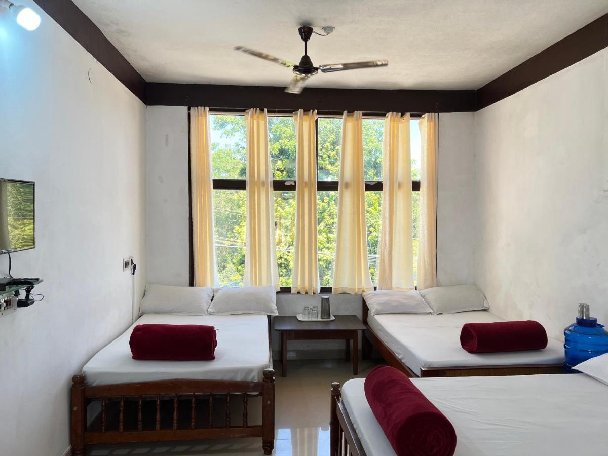 Hotel Caveri Inn Madikeri Exterior photo
