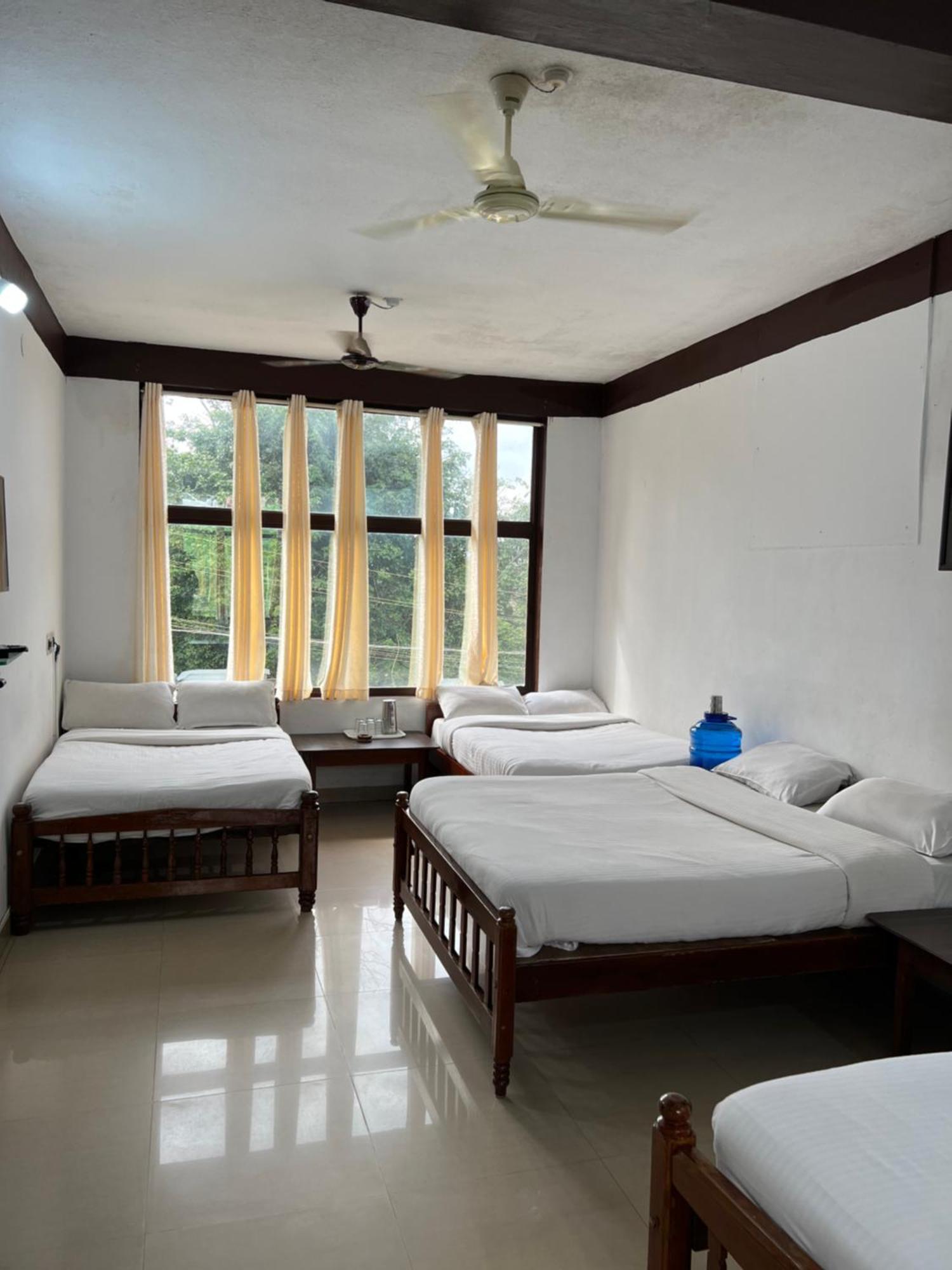 Hotel Caveri Inn Madikeri Exterior photo